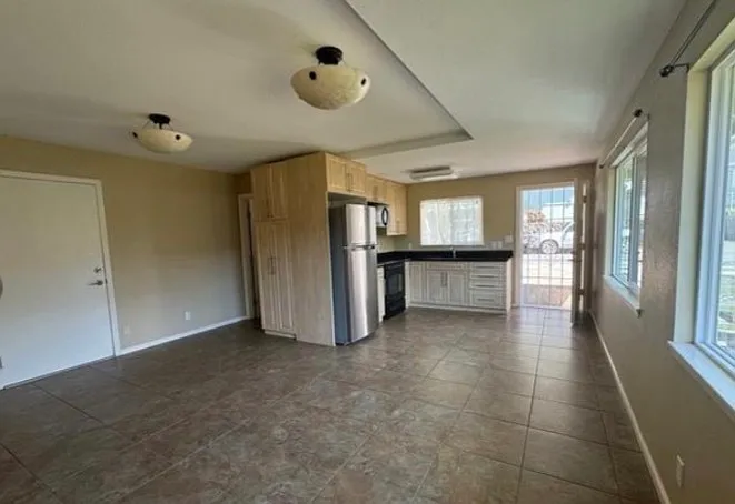 2814 Henry St #A- Agents: Chris Williams - 1 — Photo 4