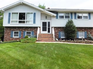 22 Long Acres Rd, Fairfield, NJ 07004