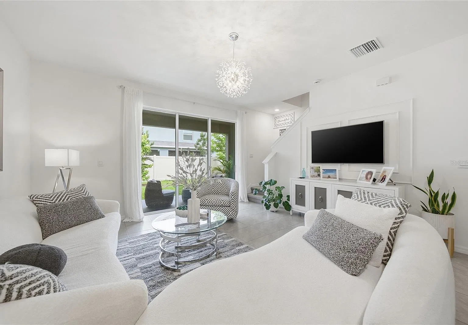 3 bed, 2.5 bath, 1673 sqft, $2,600 — Photo 3