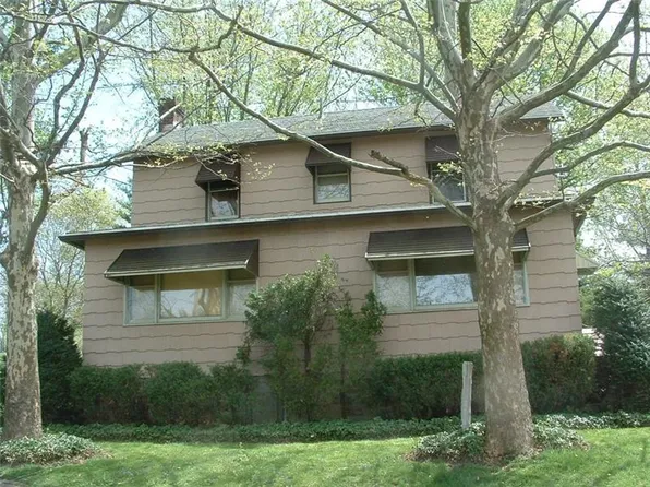 133 Center Dr, Connellsville, PA 15425