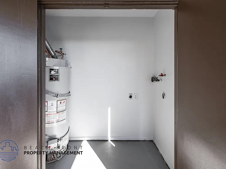 619 E. Riverside Dr. — Photo 16