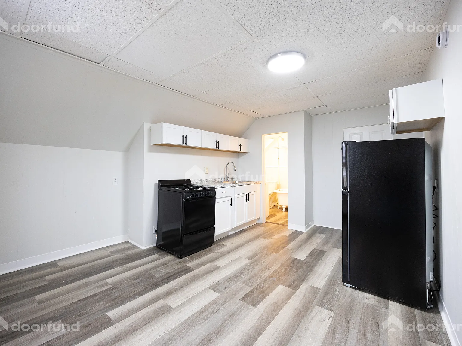 Studio, 250 sqft, $1,275 — Photo 1