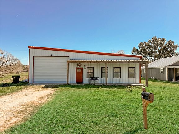 2nd image of 83 Elizabeth Dr