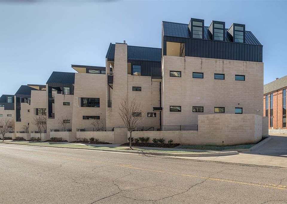 2nd image of 1203 N Dewey Ave