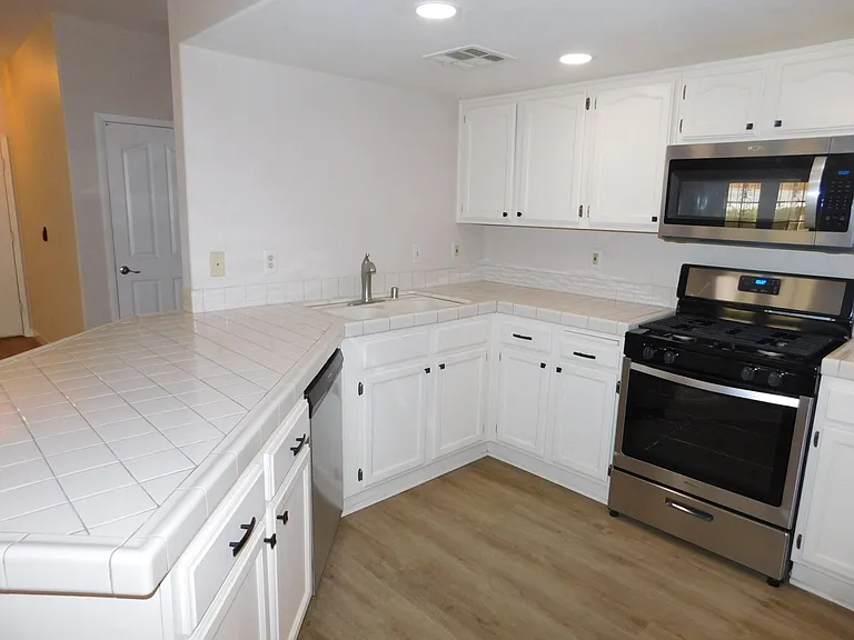 8301 Boseck Dr #115 — Photo 31