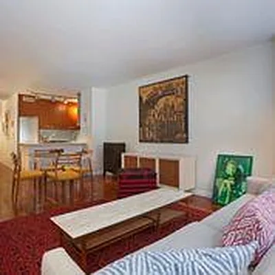 Rented by Metropolitan Property Group | media 12