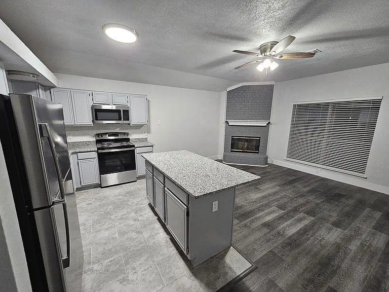 919 Crestwood Dr — Photo 20
