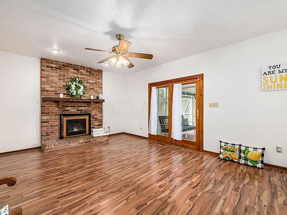 3rd image of 8290 Glencrest Dr