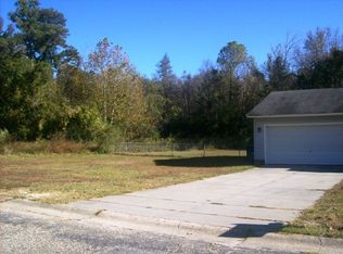 910 Edenwood Dr, Fayetteville, NC 28305