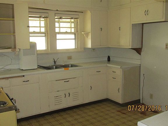 5th image of 1405 W North St