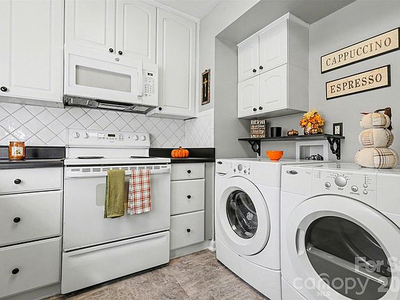 3rd image of 4609 Coronado Dr APT C