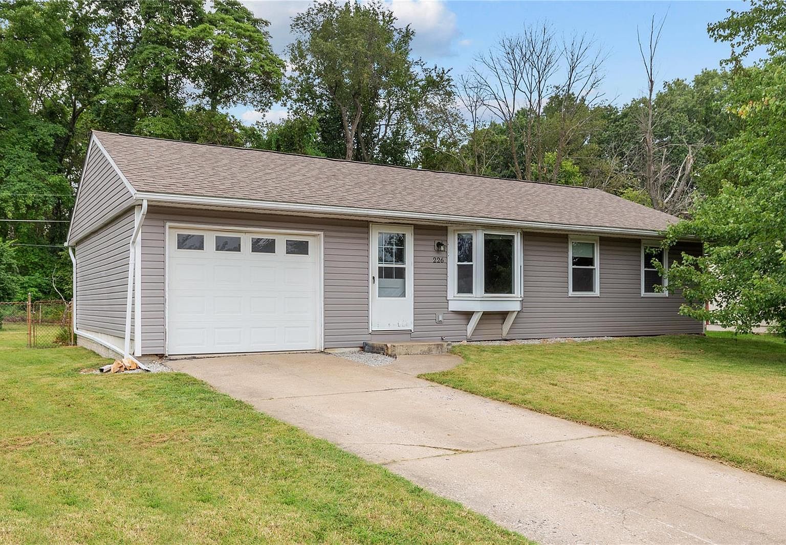 226 Pine Ridge Dr, Godfrey, IL 62035 Zillow