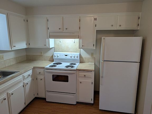 3rd image of 2196-2204 Nomad Ct SE #2202