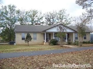 3043 Finger Leapwood Rd, Finger, TN 38334