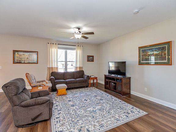 3rd image of 248 Bryant Blvd