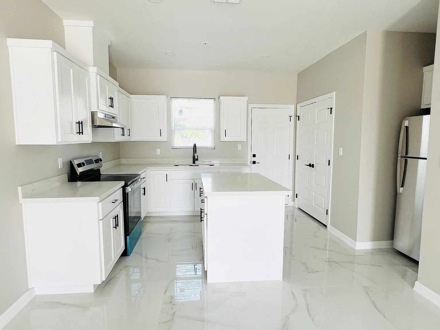 2 bed, 2.5 bath, 1114 sqft, $1,099 — Photo 4