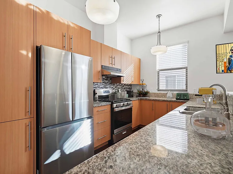 6462 Woodley Ave — Photo 16