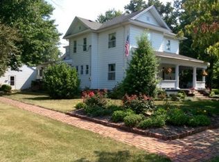 815 W Water St, Fairfield, IL 62837