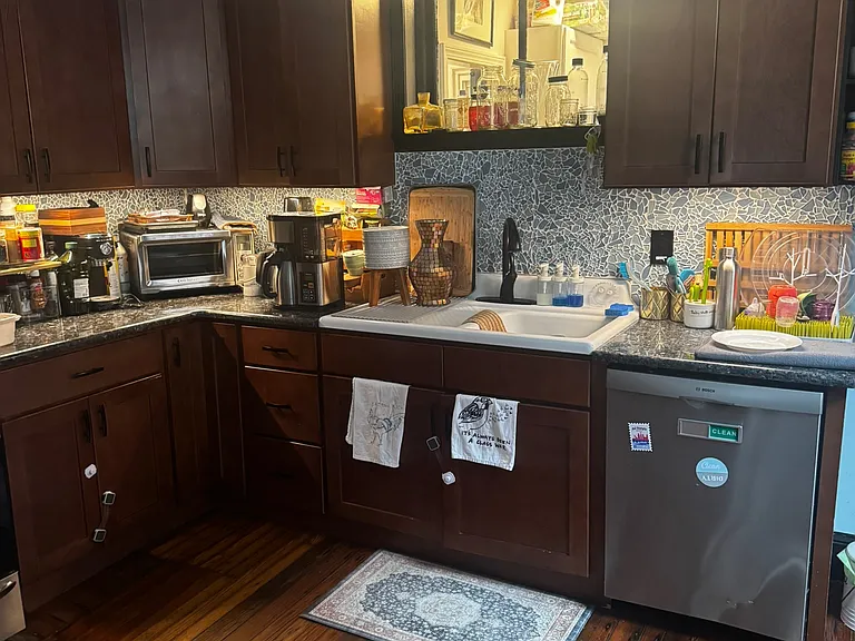 426 Tasker St — Photo 5