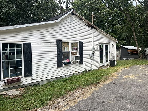 2nd image of 1801 Thomas Ln