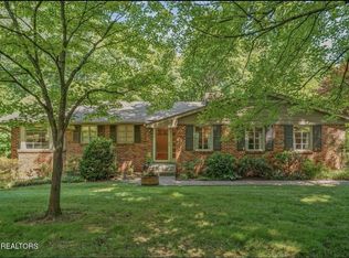 1121 Snowdon Dr, Knoxville, TN 37912