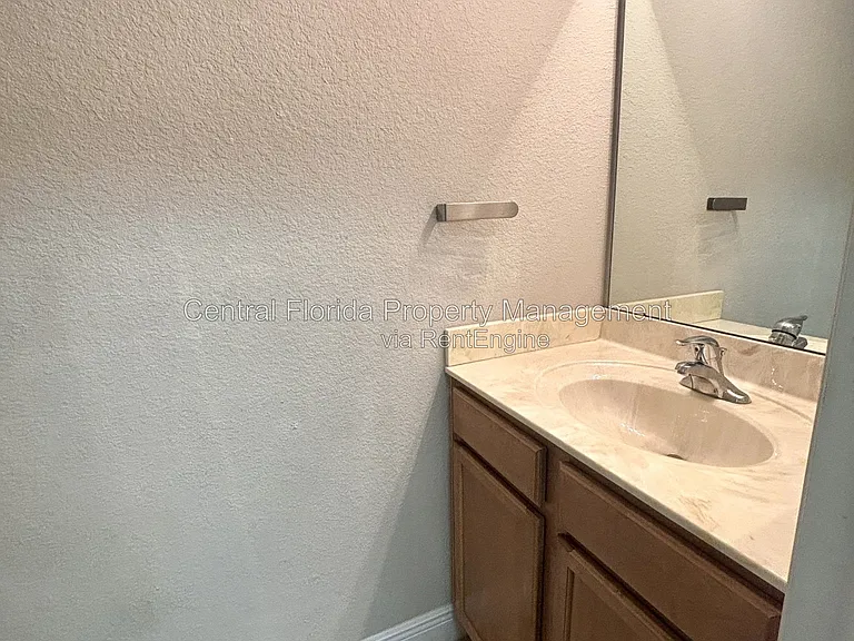 13220 Fountainbleau Dr — Photo 17