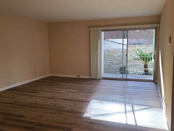 4th image of 15 Mulberry Ct #4