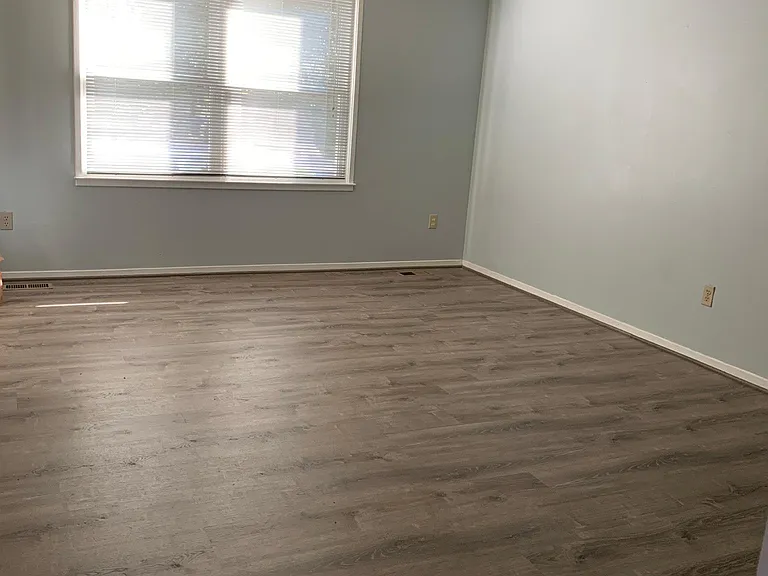 369 W Broad St — Photo 3