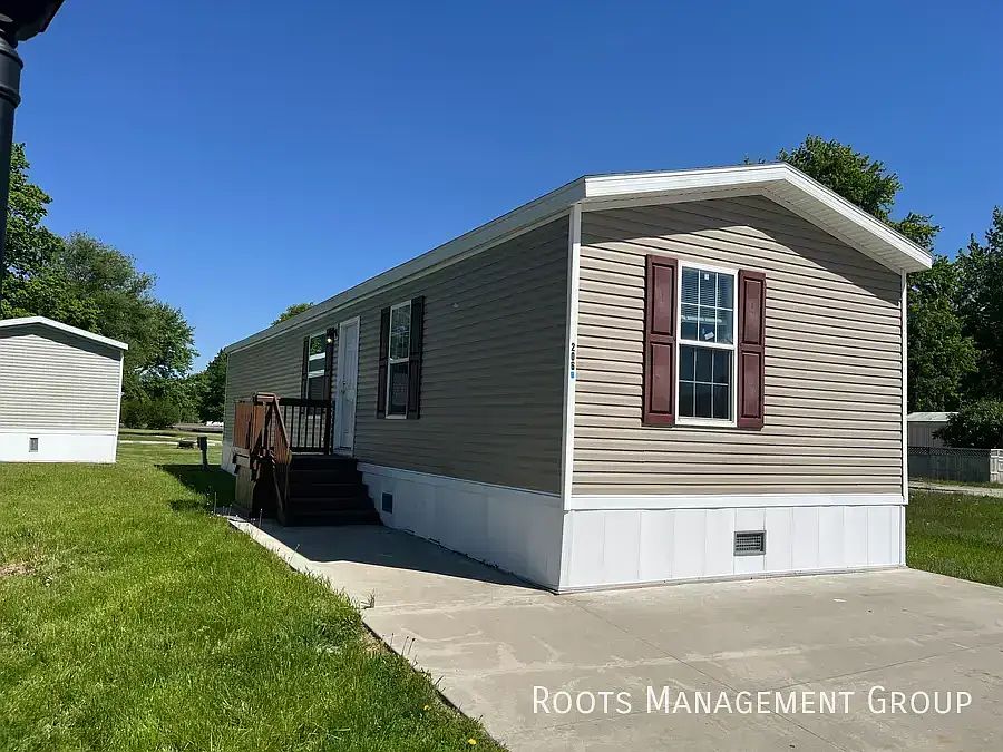 1st image of 206 Carriage Lane Est #206
