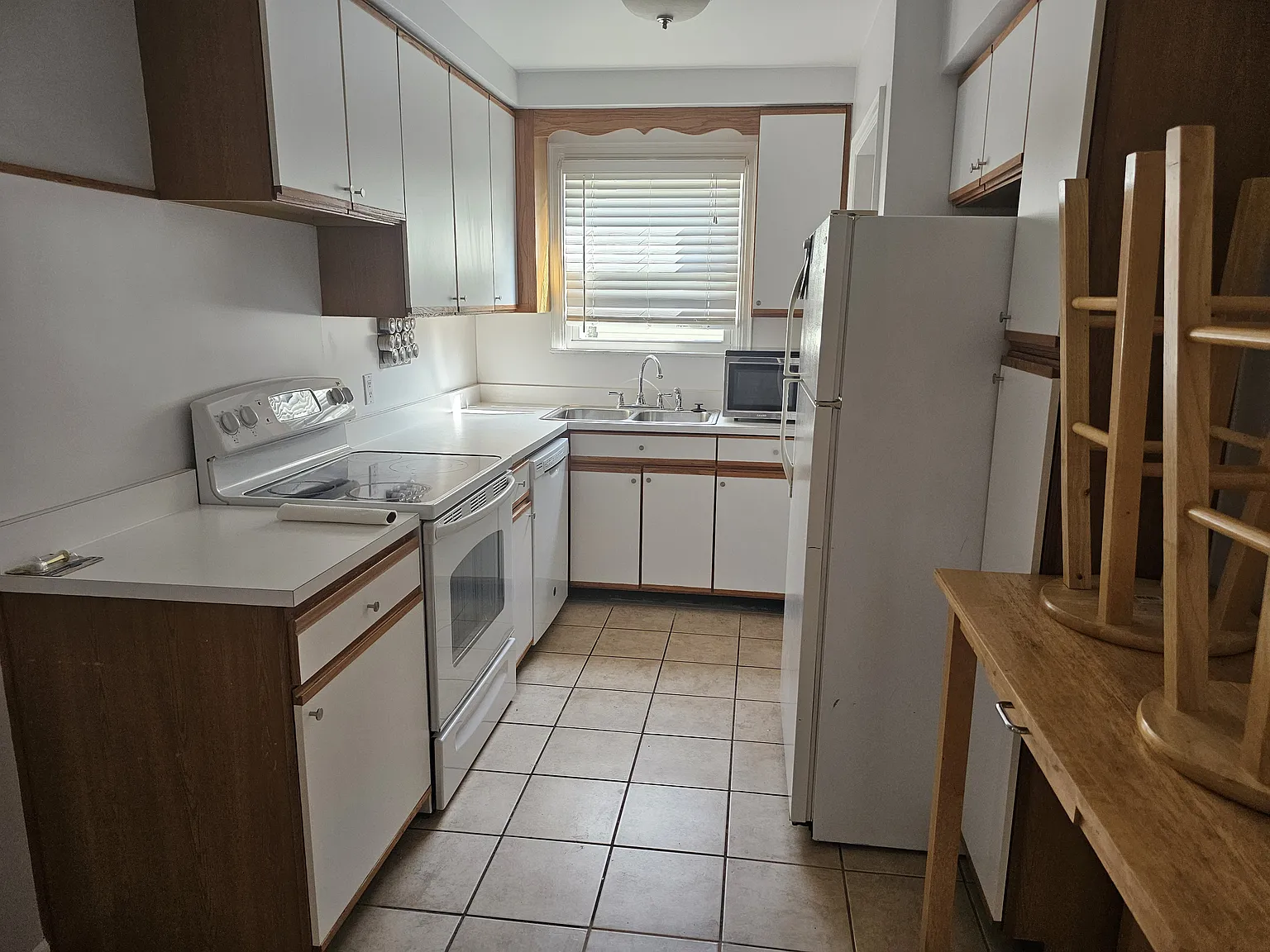 28554 Everett St — Photo 3