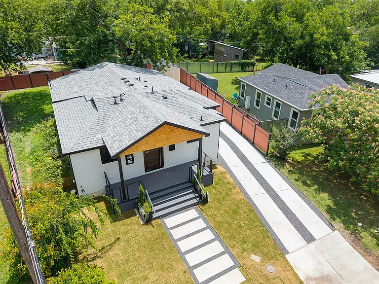 2945 Moss St — Photo 16
