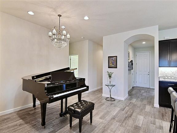 2nd image of 5049 Pendelton Sq