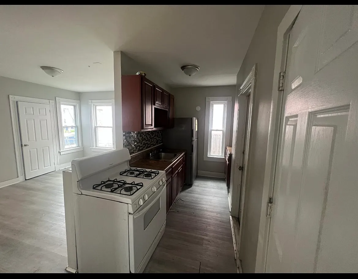 2 bed, $1,600 — Photo 1