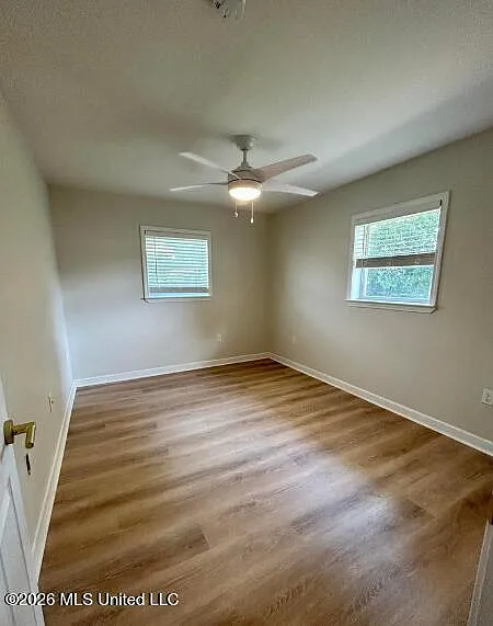 2 bed, 1.0 bath, 1000 sqft, $1,300 — Photo 2