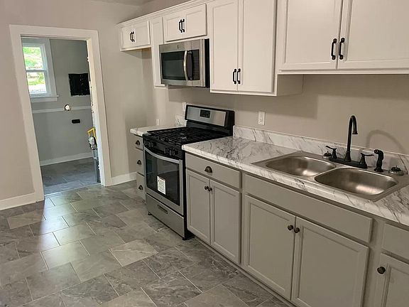3rd image of 3004 5th Ave