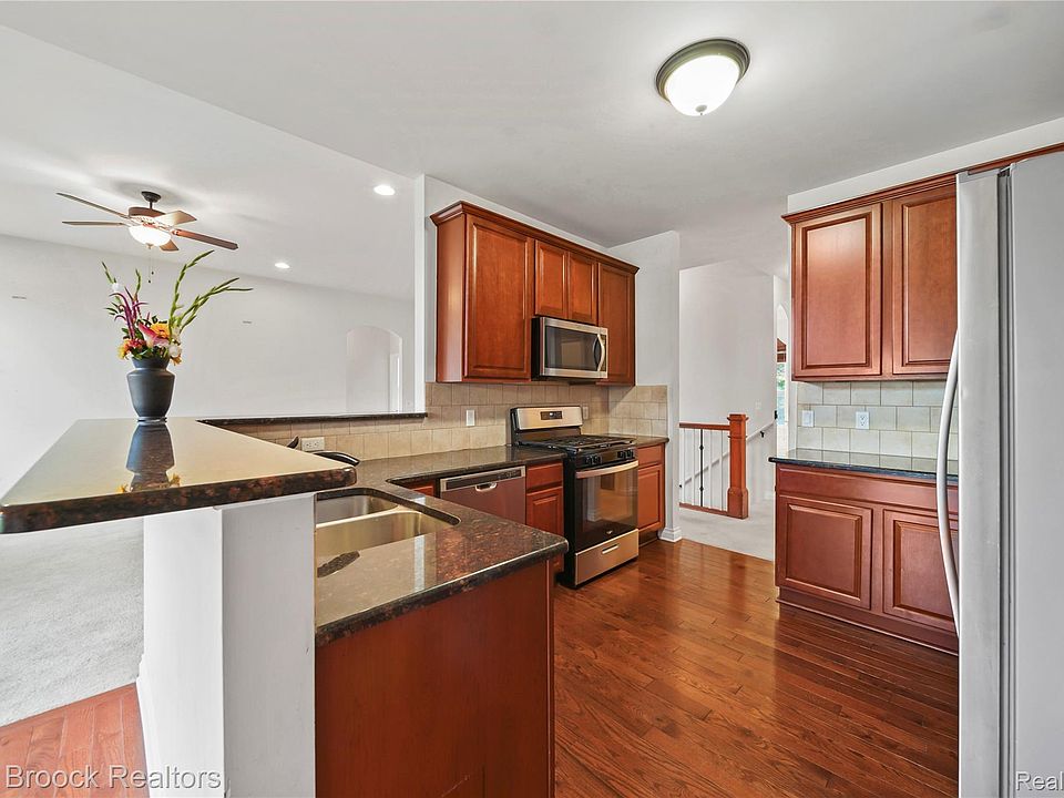 54158 Mar Lake Dr, photo 17