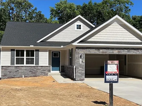 220 Pleasants Ln, Kilmarnock, VA 22482