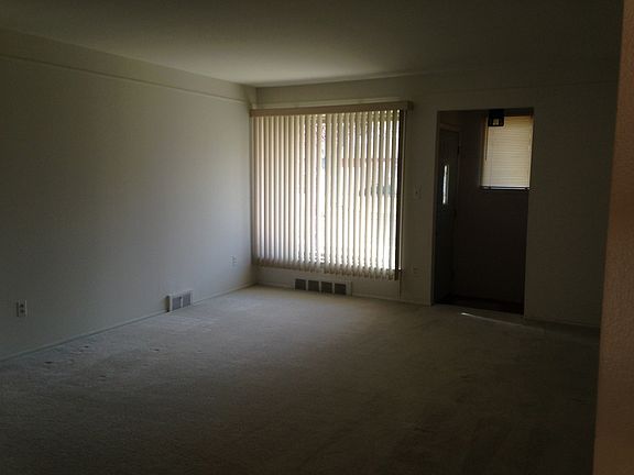 4th image of 26106 Fairfield Ave