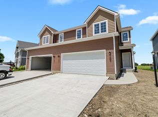 3418 Boulder Ridge Dr, Champaign, IL 61822