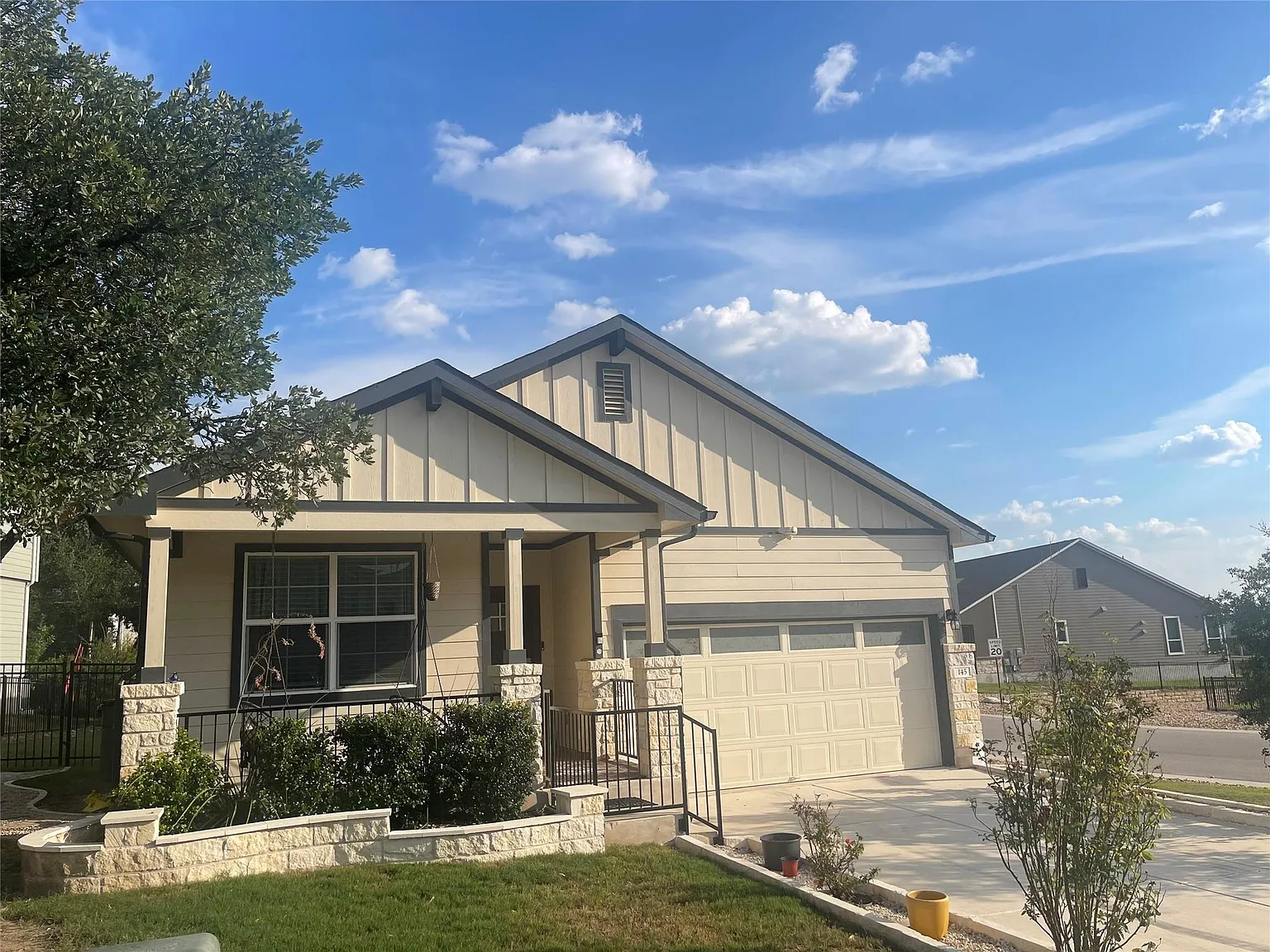 4 bed, 2.0 bath, 1853 sqft, $2,350 — Photo 2