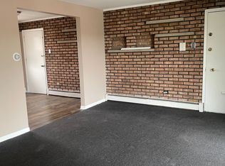 12203 Longwood Dr APT 3, Blue Island, IL 60406