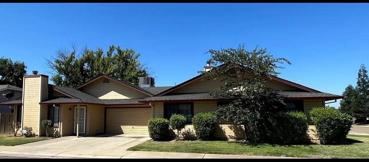 1701 Coventry Way — Photo 2