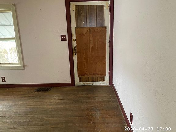 5th image of 1047 W Ewing Ave