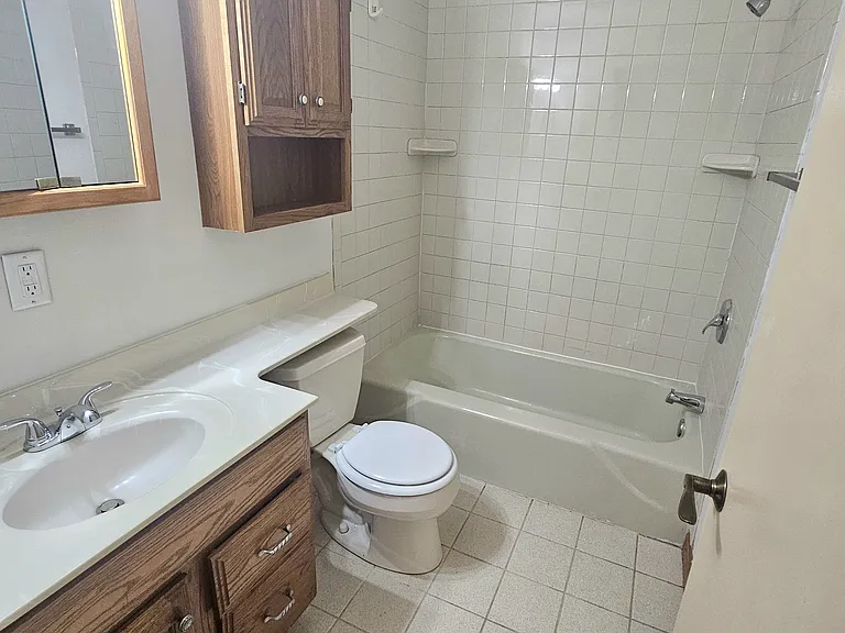 65 E Southmor Rd #6 — Photo 5