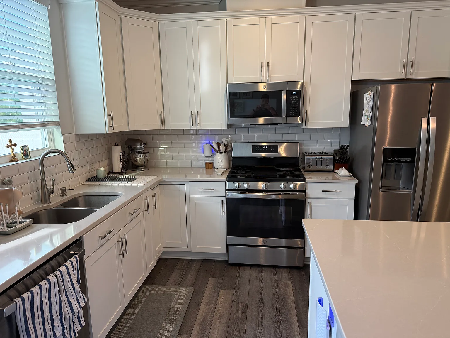 3 bed, 2.5 bath, 1691 sqft, $1,985 — Photo 3