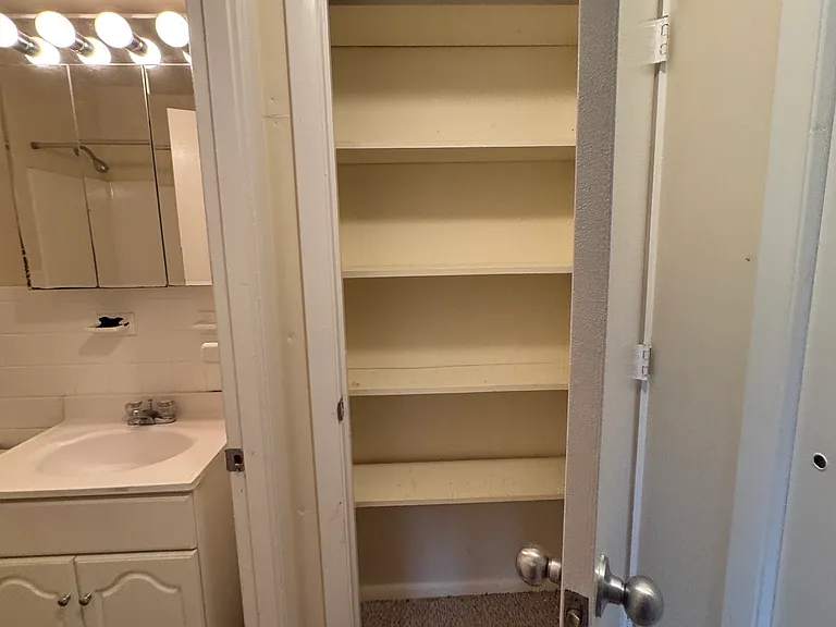 18 Westgate Dr — Photo 12