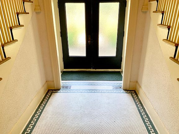 Commin entryway vestibule.