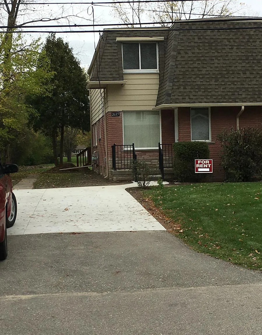 3 bed, 1.5 bath, 1250 sqft, $1,650 — Photo 1
