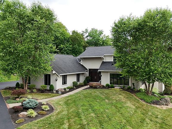 2nd image of 803 Squire Hill Dr