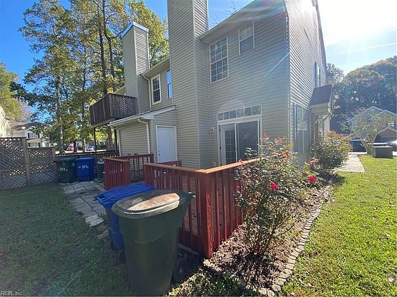 3rd image of 115 Creekstone Dr